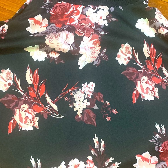 Dress lace and floral - Picture 3 of 6